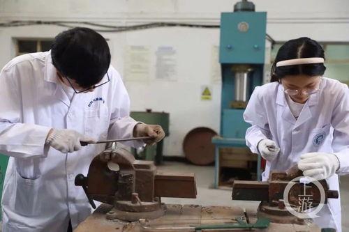 学校吃瓜最新爆料,揭秘学校吃瓜最新爆料背后的真相